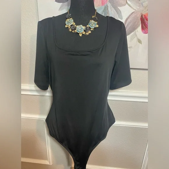 Black Fitted Bodysuit with Short Sleeves || Size 2XL (16) - Picture 10 of 13
